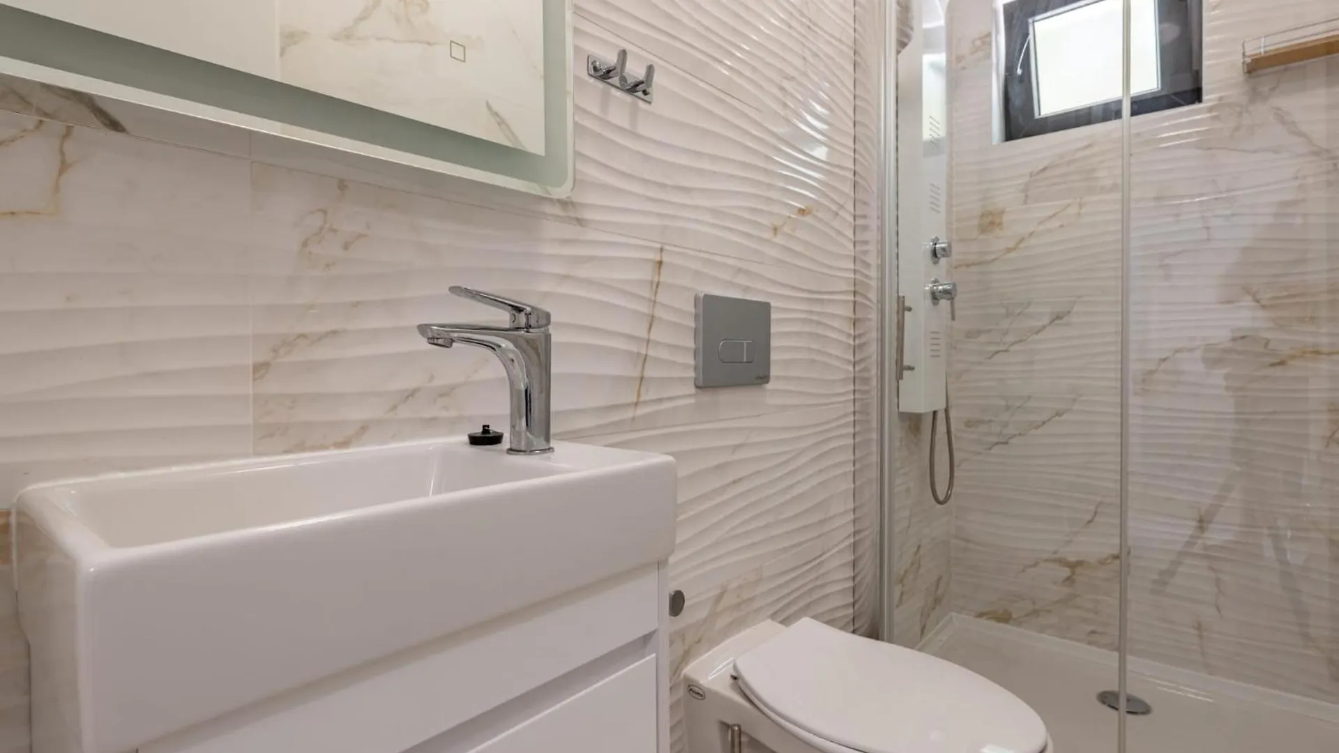 Apartmani Curic Beachfront Pag Town 0*,  Chorvatsko