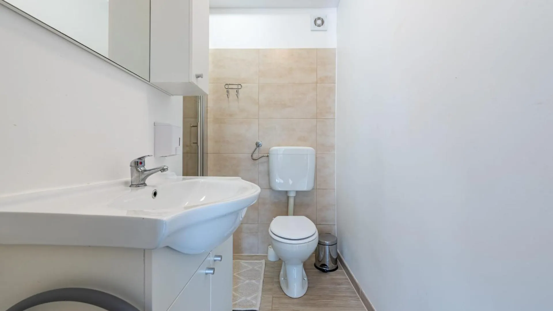 Appartamento Apartmani Curic Beachfront Pag Town