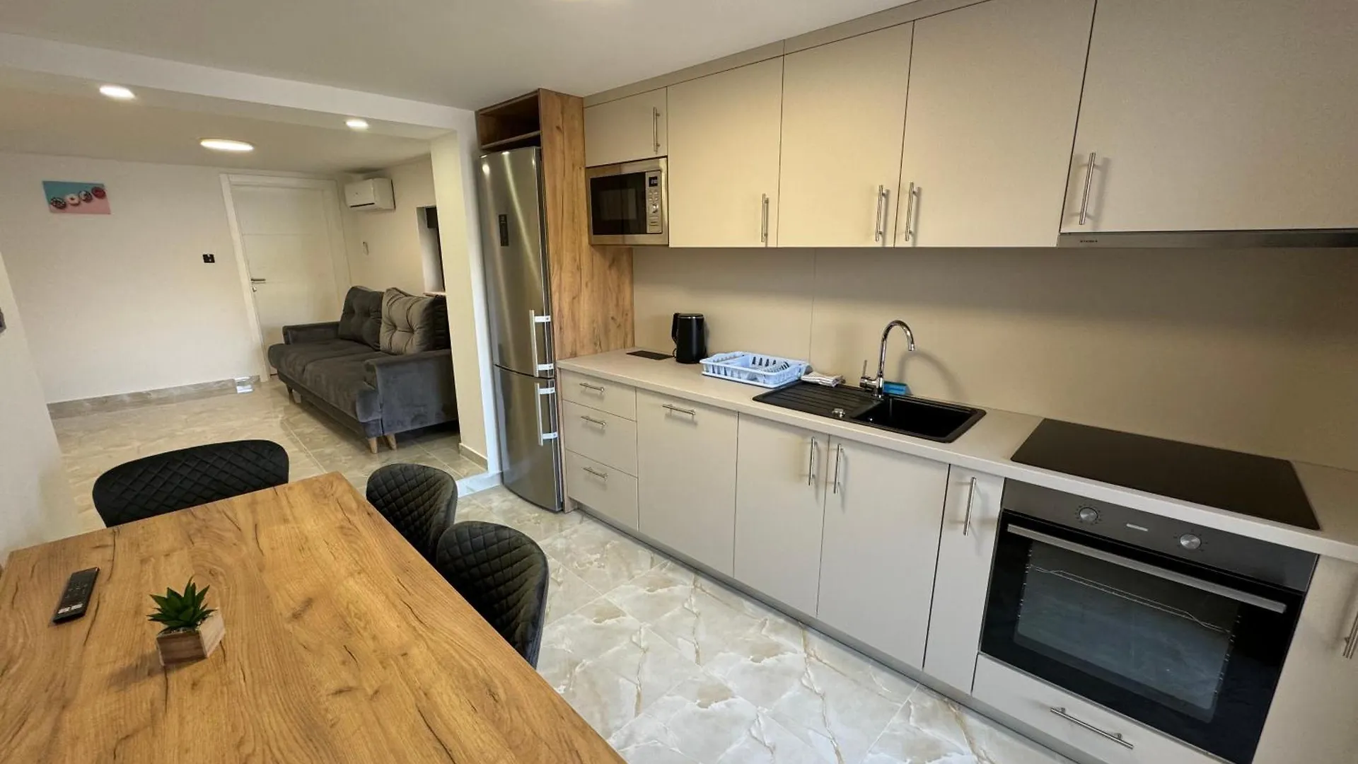 Apartmani Curic Beachfront Pag Town 0*,  Croazia