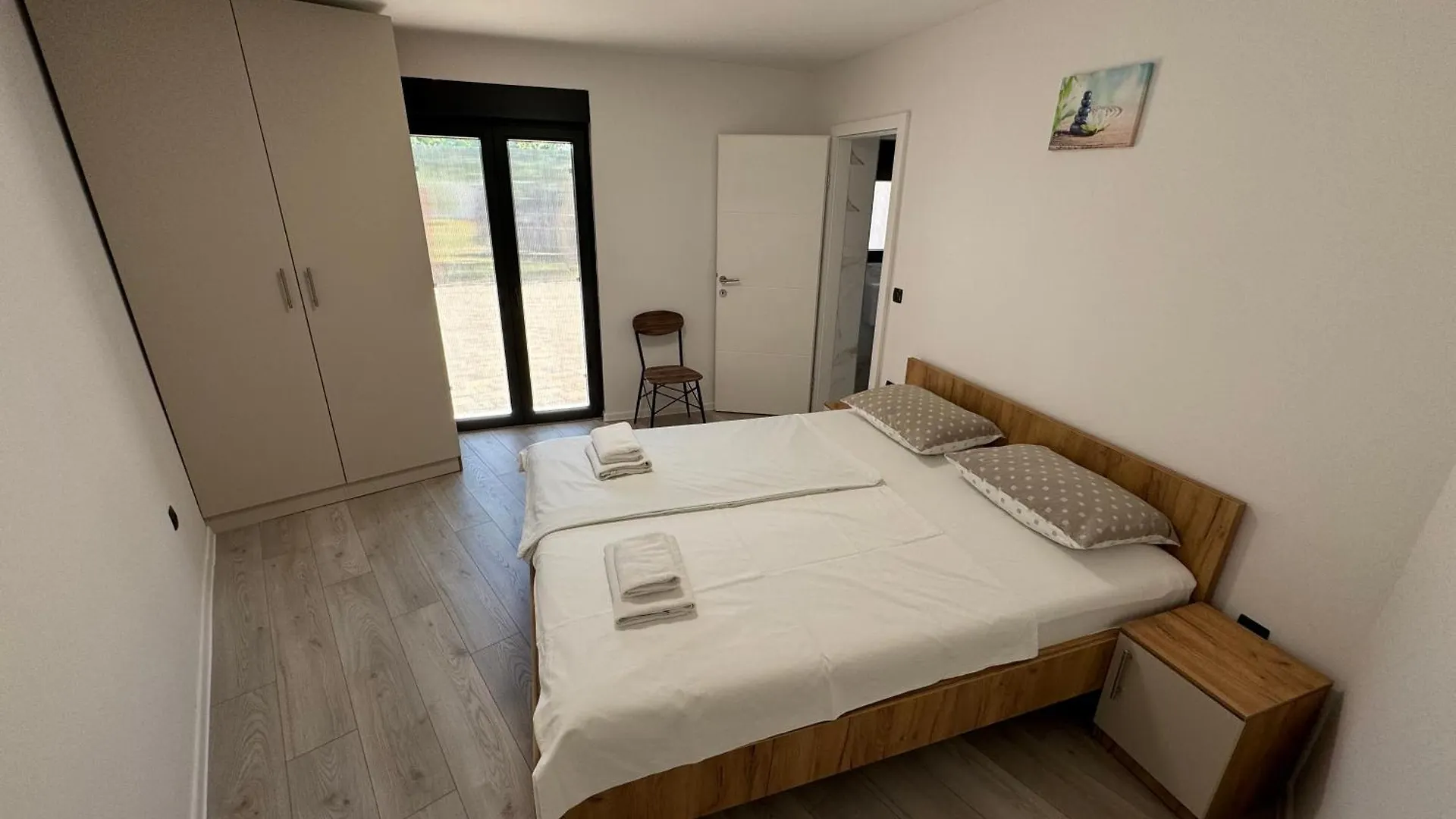 Apartmani Curic Beachfront Pag Town