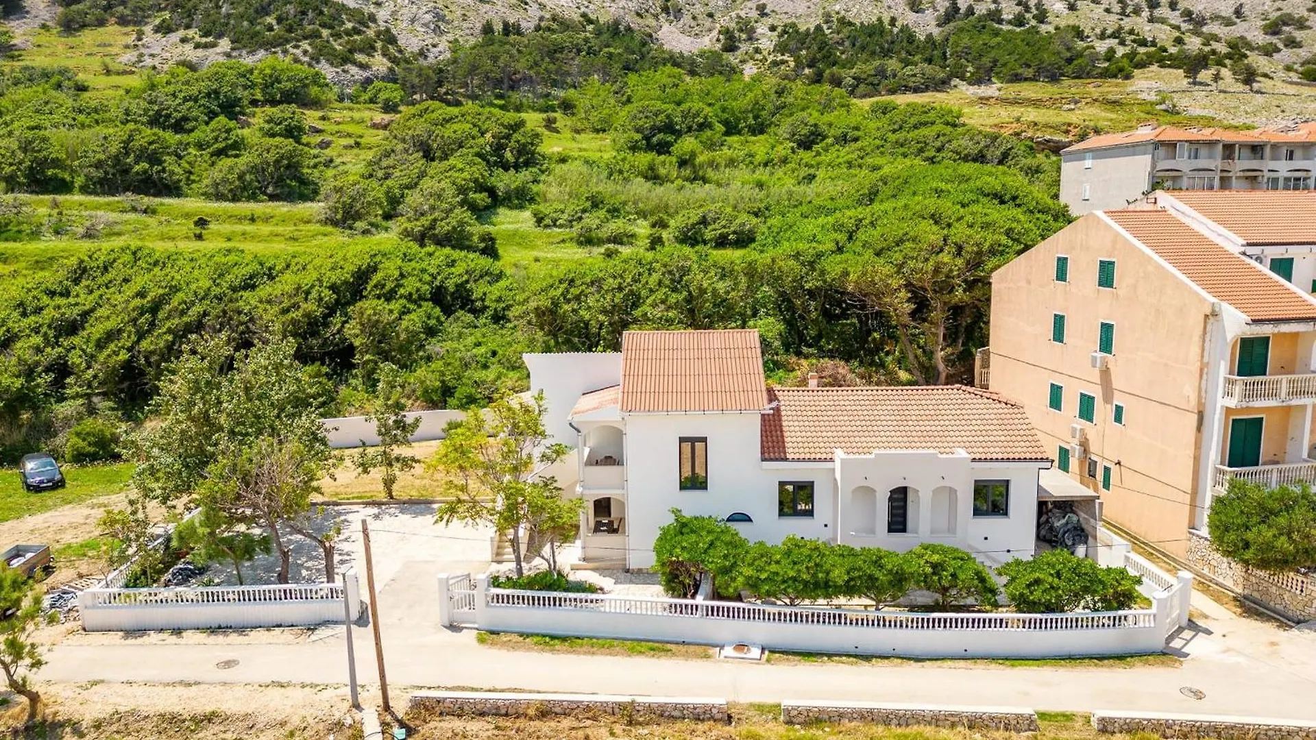Apartmani Curic Beachfront Pag Town