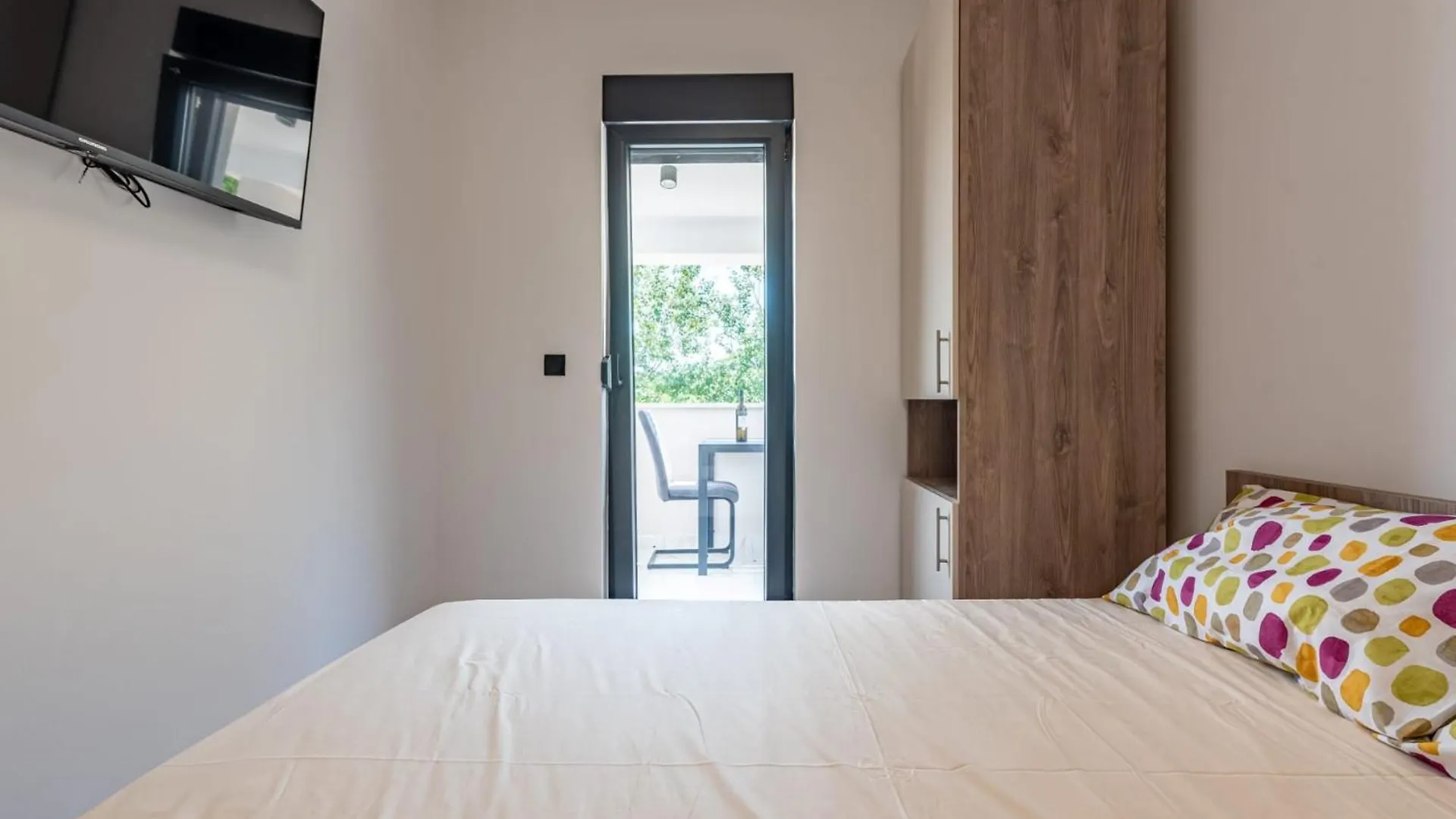 Apartmani Curic Beachfront Pag Town