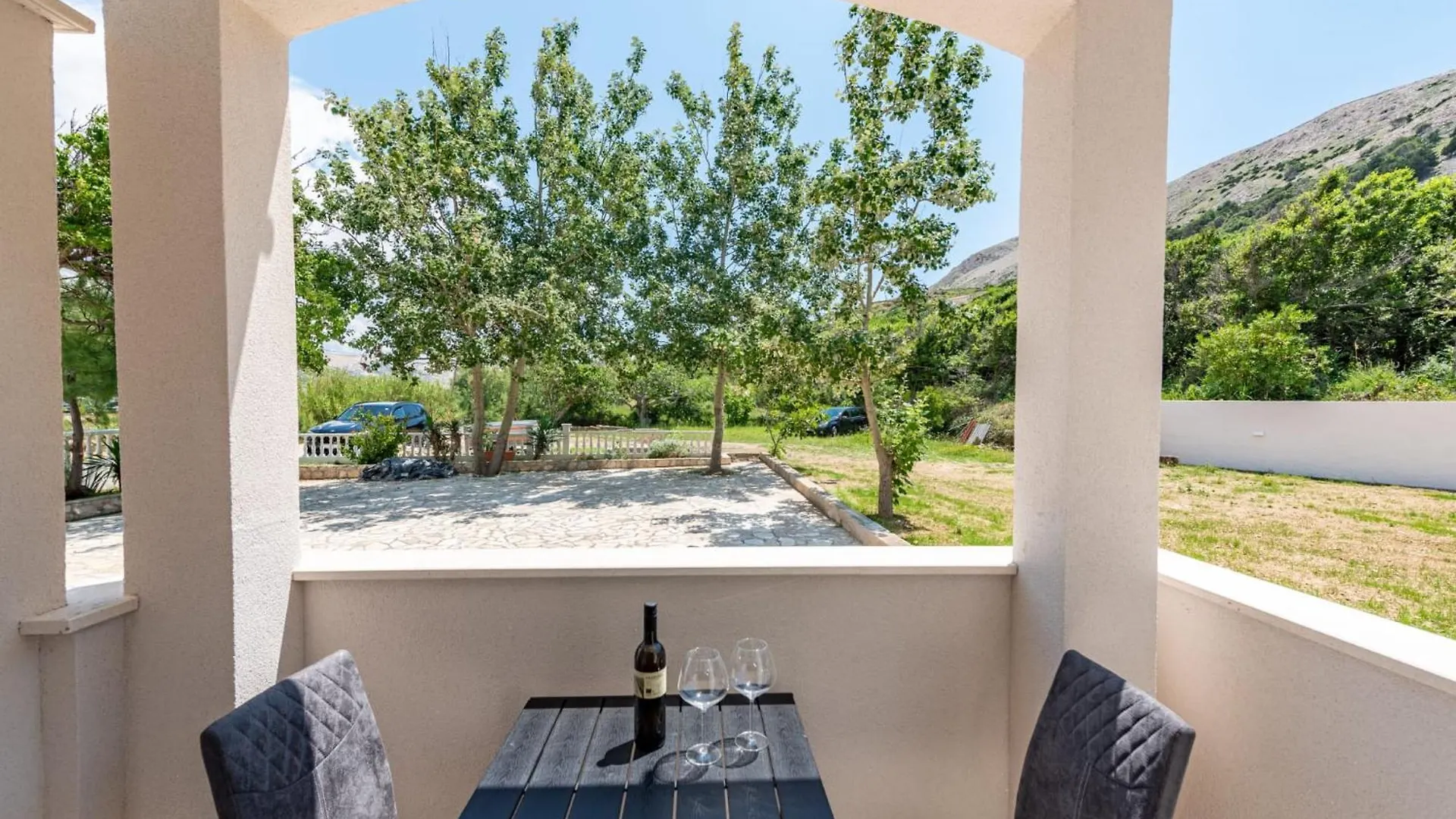 Apartmani Curic Beachfront Pag Town