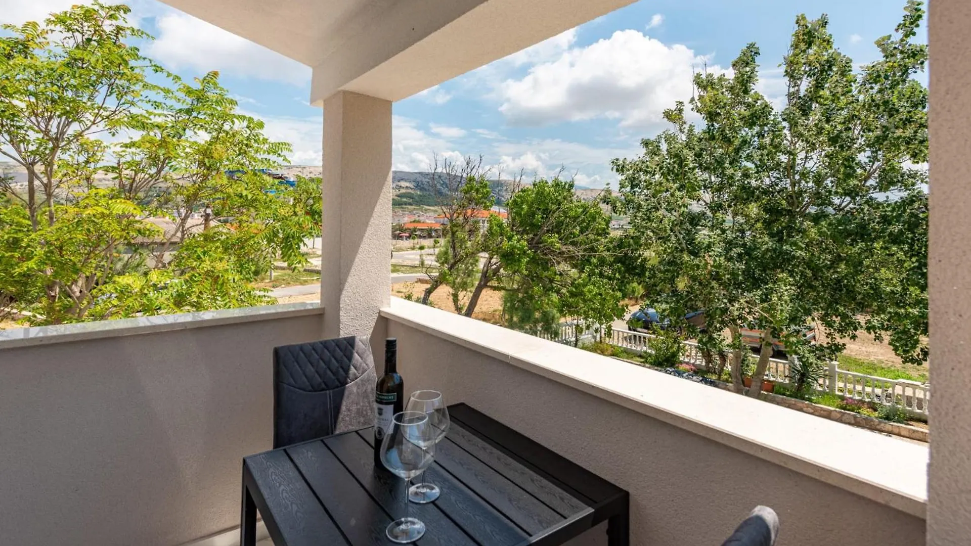 Apartmani Curic Beachfront Pag Town Apartment