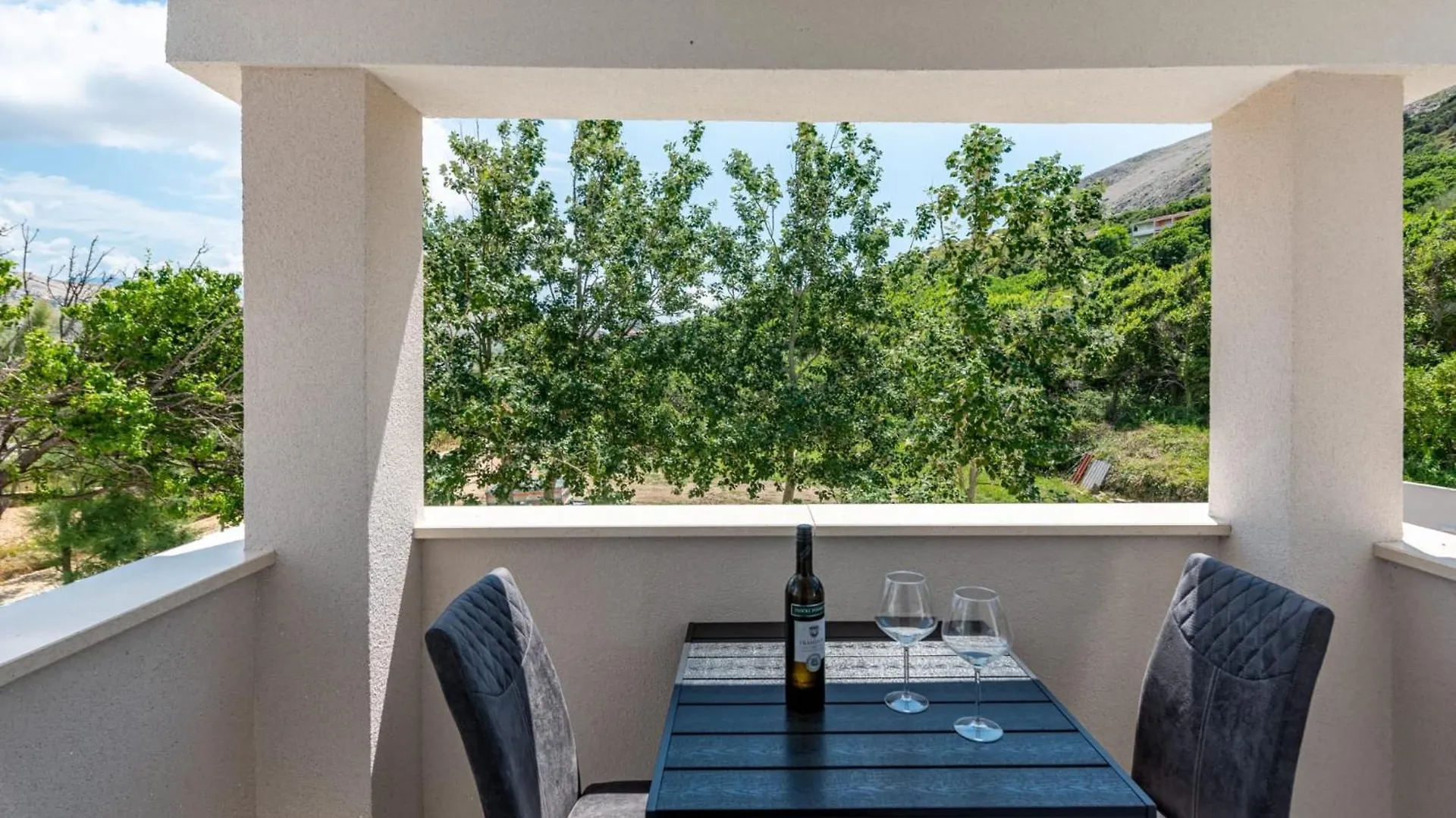 Apartment Apartmani Curic Beachfront Pag Town