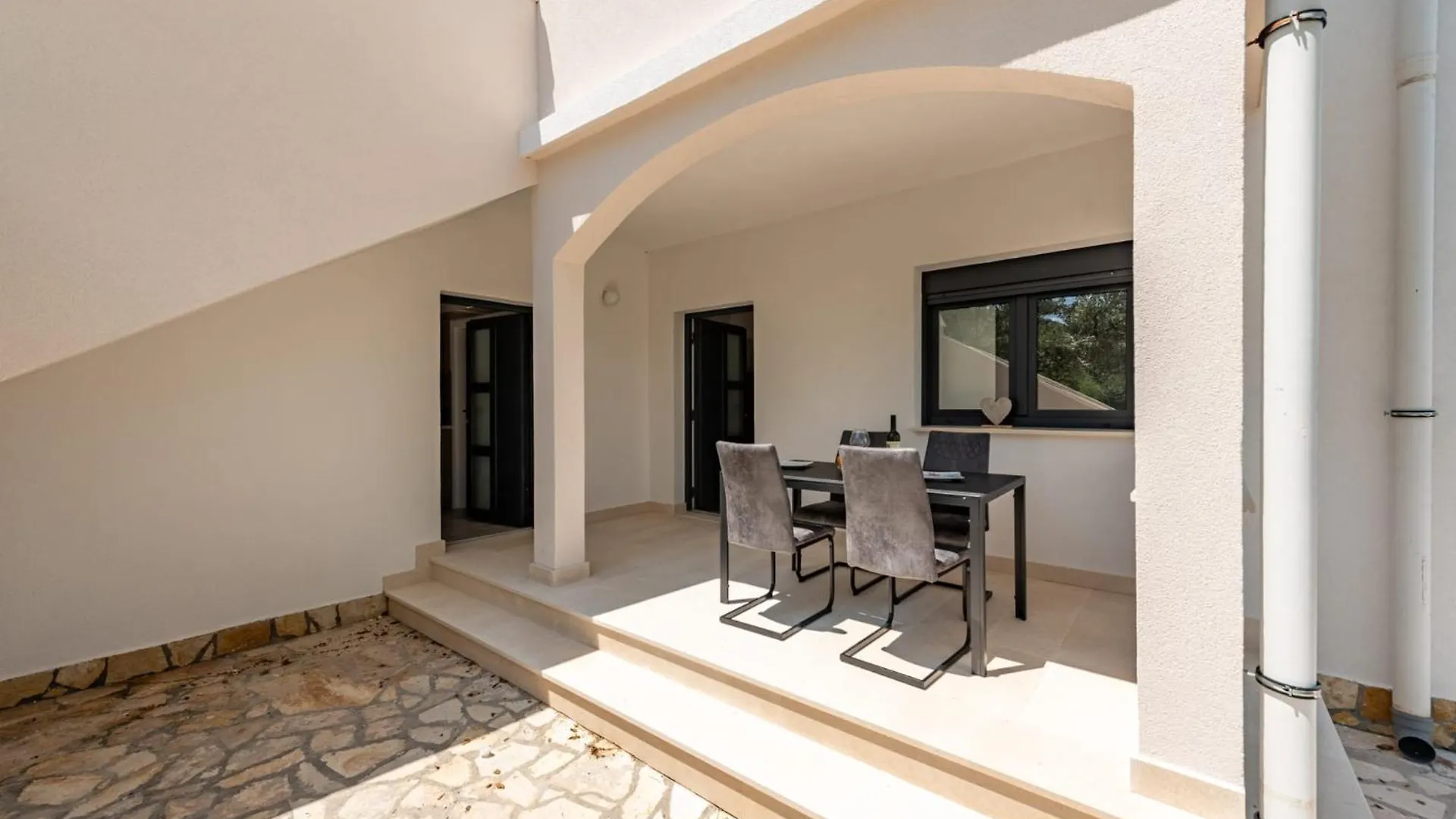Apartment Apartmani Curic Beachfront Pag Town