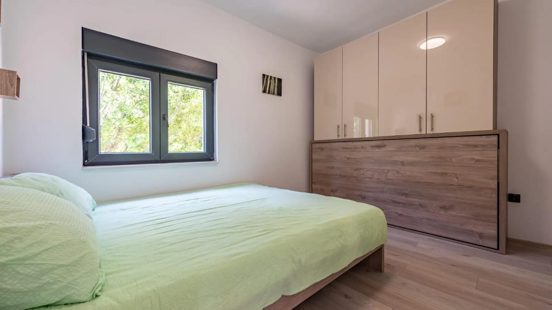 Apartment Apartmani Curic Beachfront Pag Town