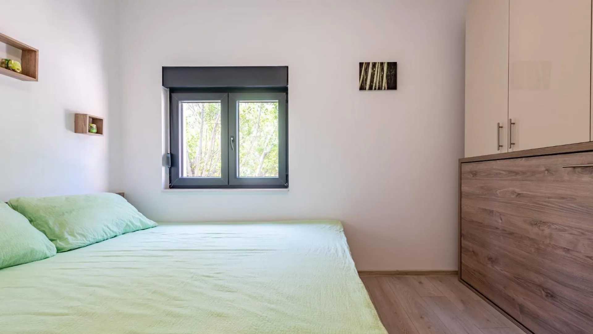 Apartmani Curic Beachfront Pag Town Apartment