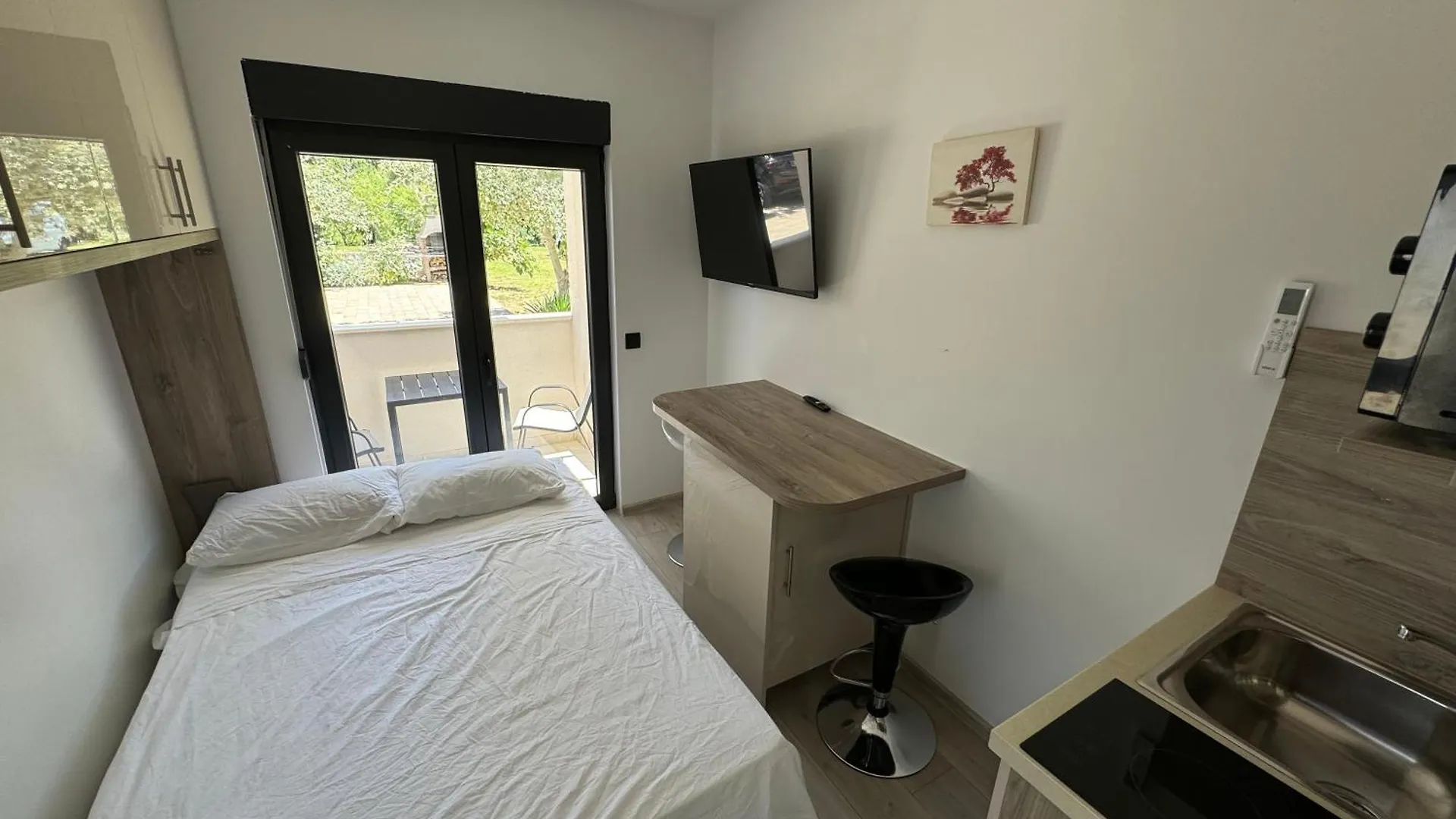 Apartmani Curic Beachfront Pag Town Apartment