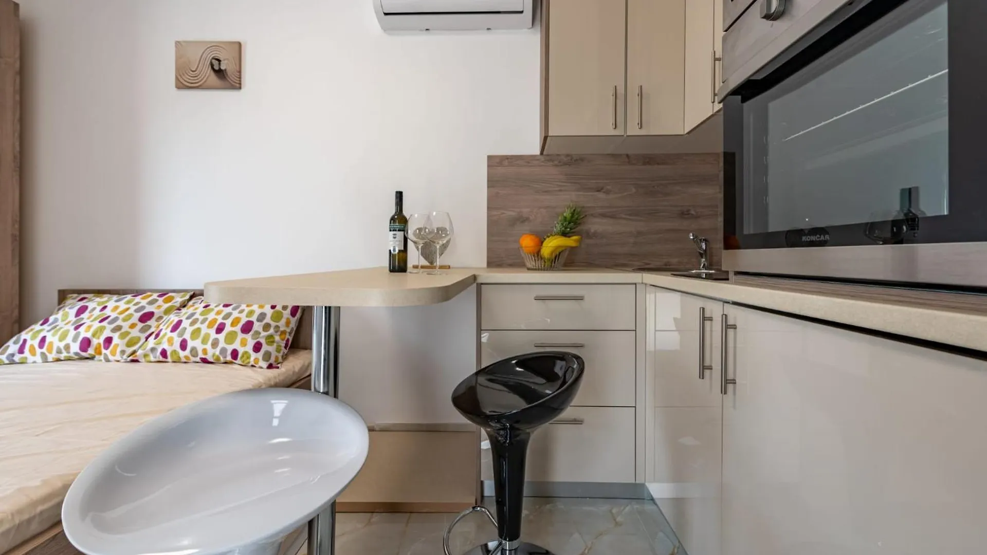 Apartmani Curic Beachfront Pag Town