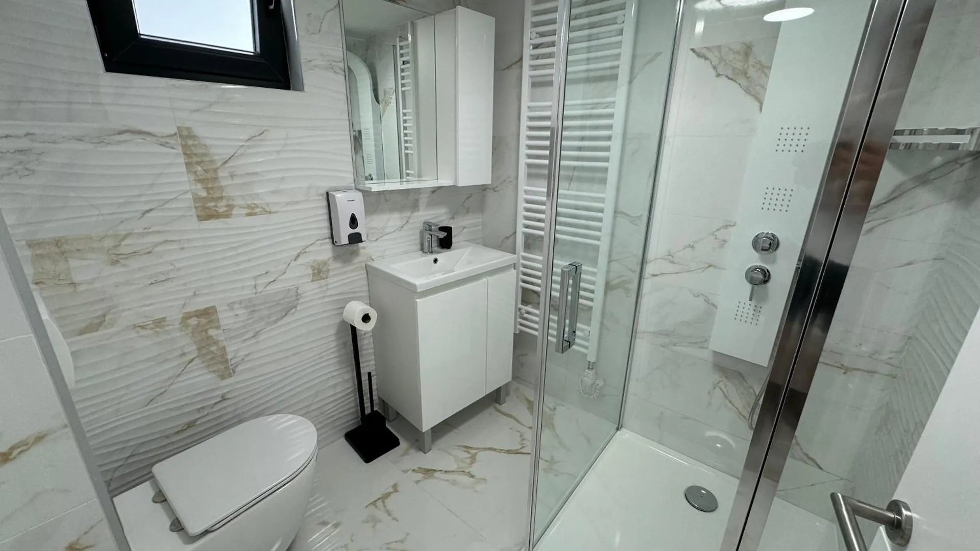 Apartmani Curic Beachfront Pag Town
