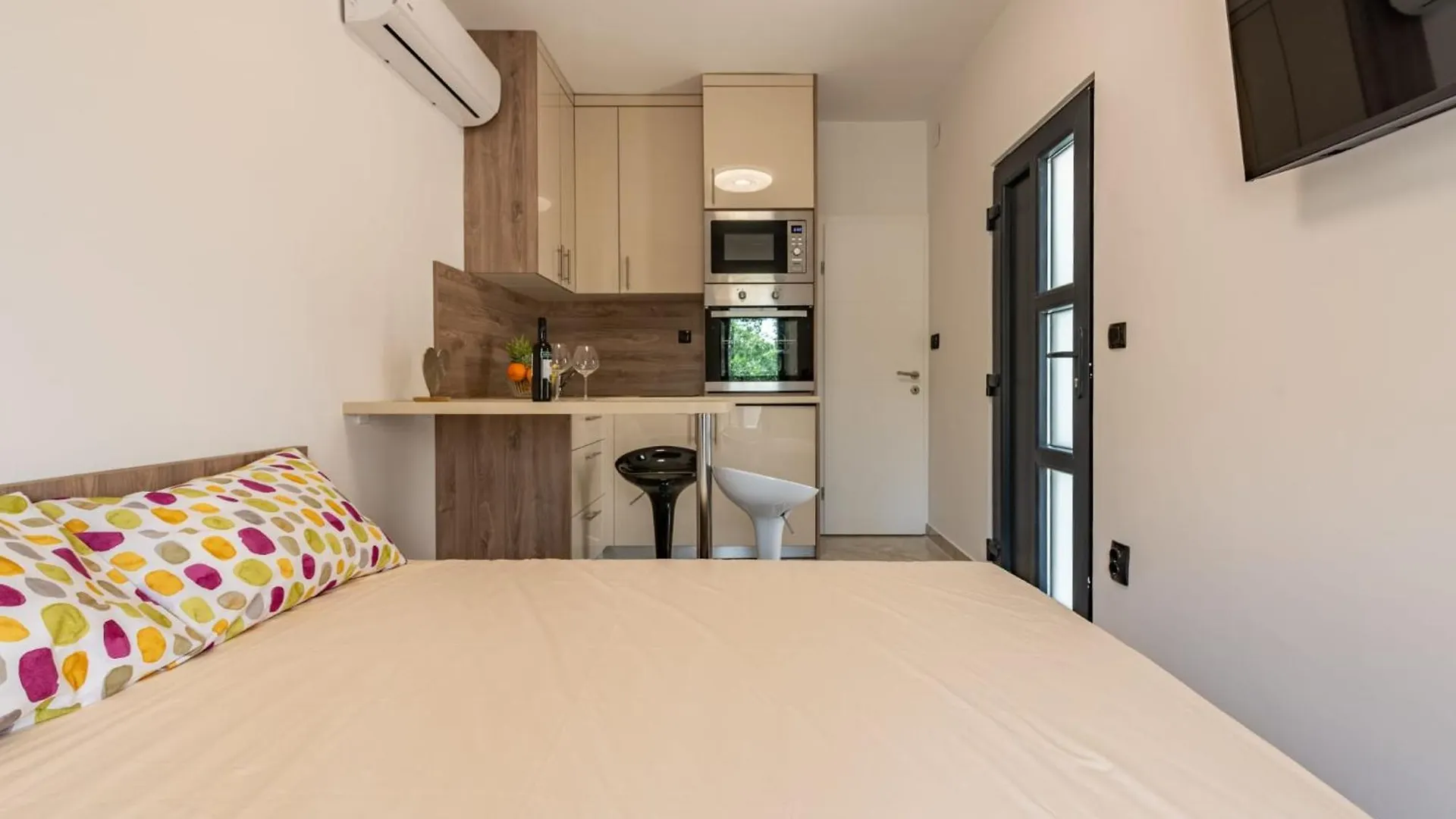 Apartmani Curic Beachfront Pag Town Apartment