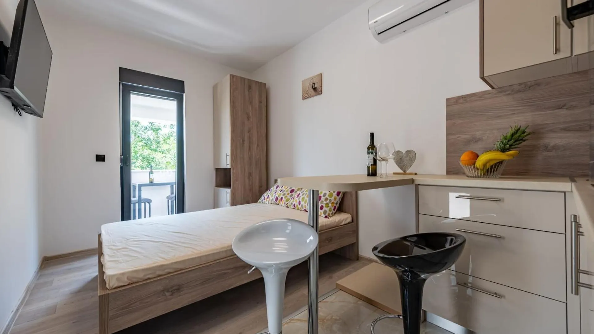 Apartmani Curic Beachfront Pag Town Apartment