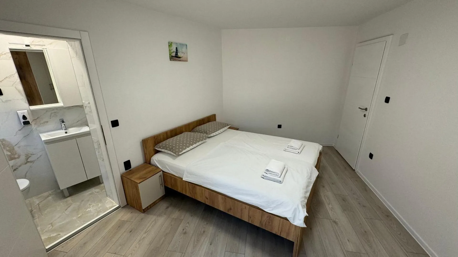 Apartment Apartmani Curic Beachfront Pag Town